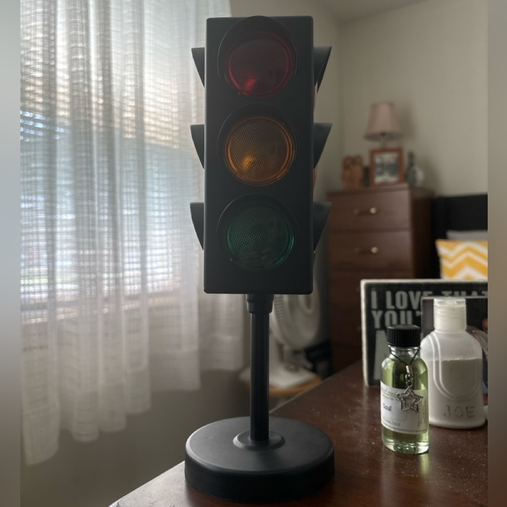 Traffic light desktop light with two different settings